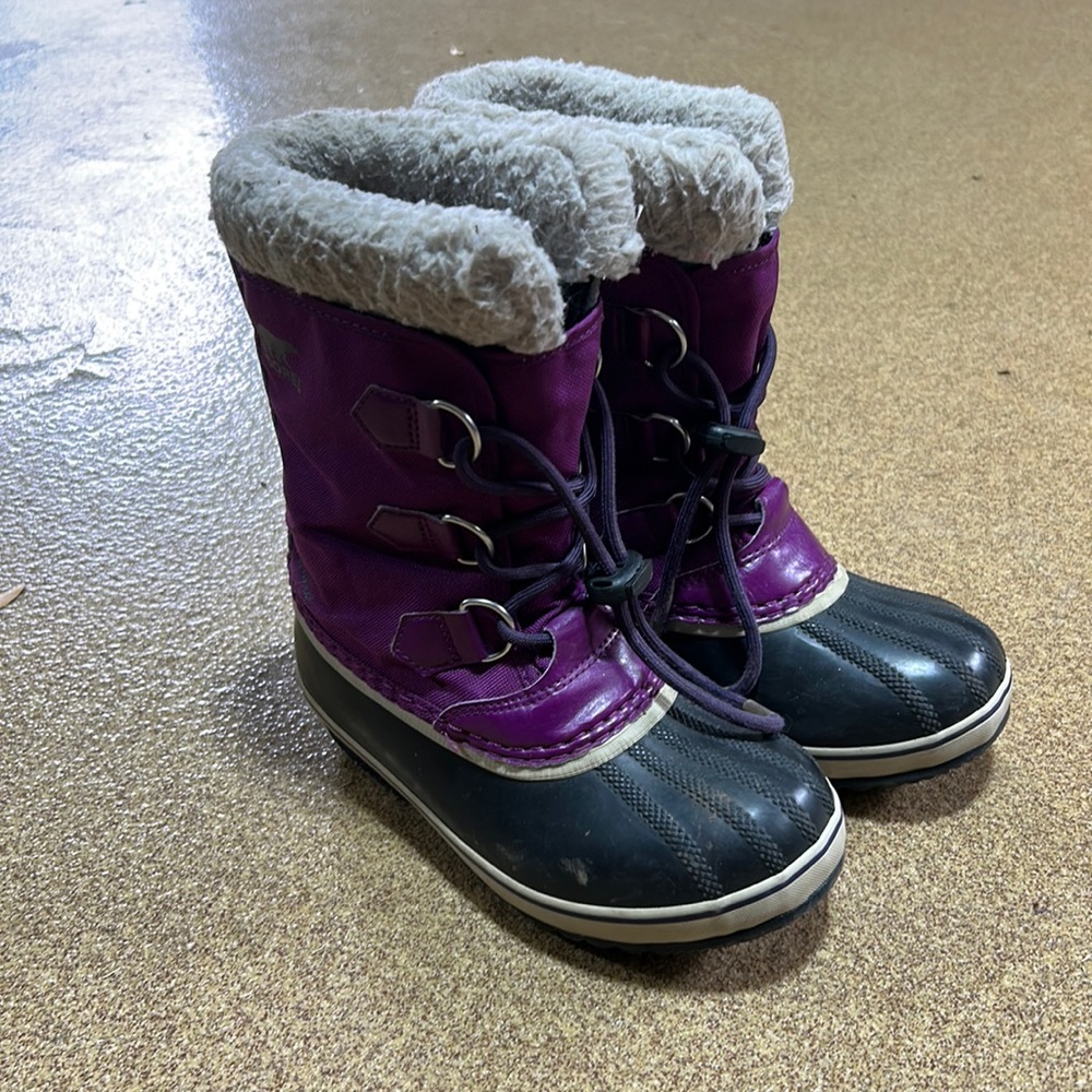 Girls Sorel snow boots size 2